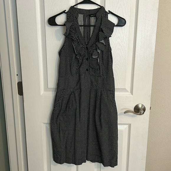 Express Dresses & Skirts - Sleeveless Express Polka Dot Dress w Ruffles  (size 8)